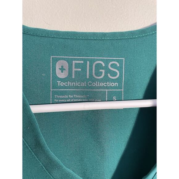 Lot of 2 Figs Technical Collection Women’s Small Short Sleeve V-Neck Shirts - Picture 5 of 9